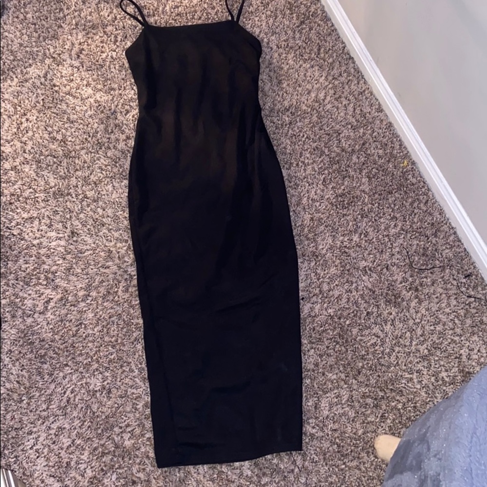 BLACK BODYCON DRESS. NEVER BEEN WORN !!!!!